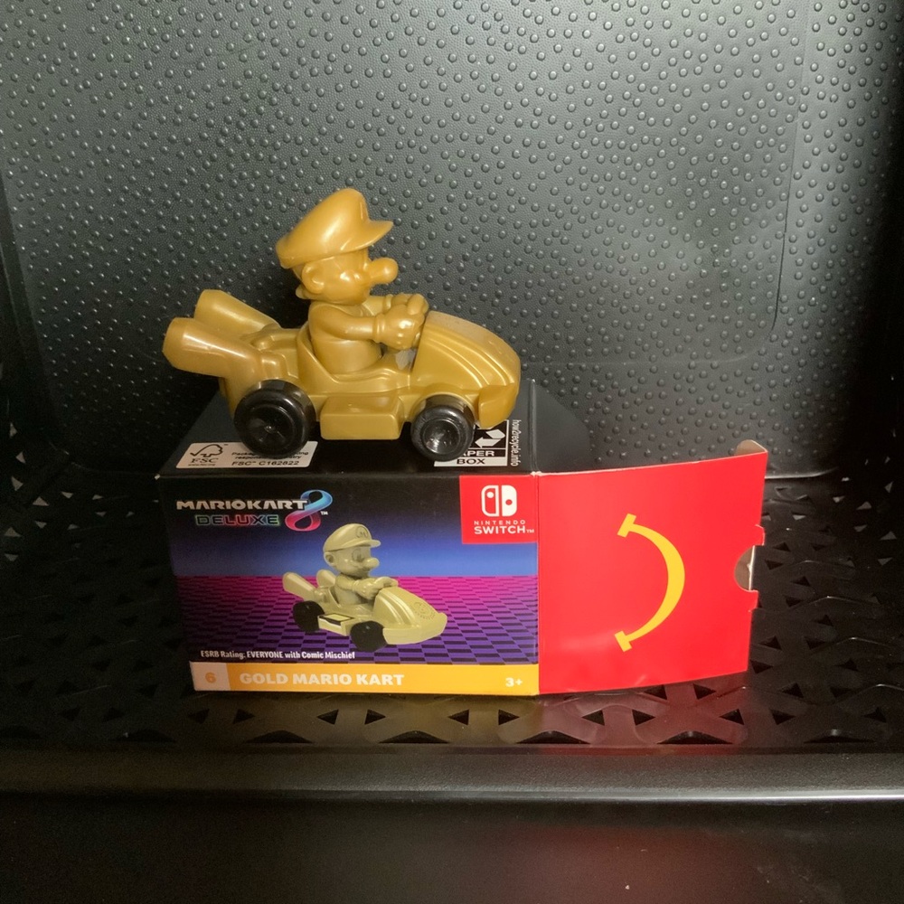 5/$25 Nintendo Switch McDonald’s Gold Mario Kart Deluxe Figure plastic